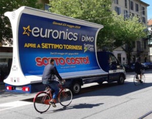 affissioni pubblicitarie sui camion vela a milano